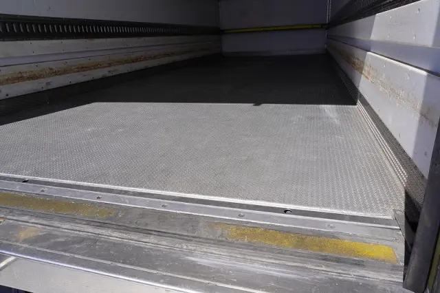 いすゞ フォワード 2PG-FRR90S1(2WD)の写真23