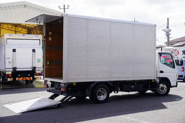 三菱 キャンター TPG-FEA50(2WD)の写真9