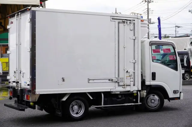 いすゞ エルフ TPG-NLR85AN(2WD)の写真8