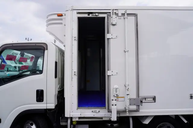 いすゞ エルフ TPG-NLR85AN(2WD)の写真18