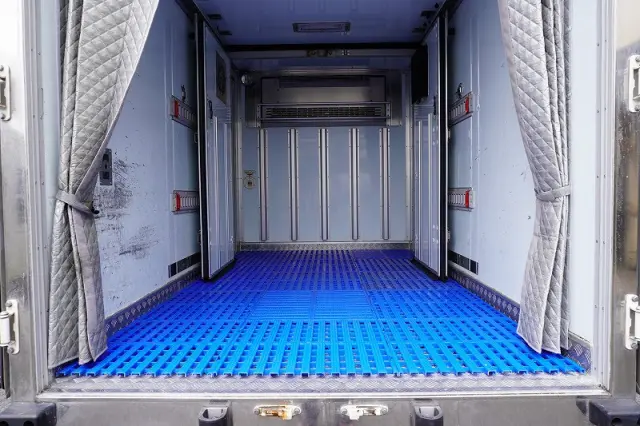 いすゞ エルフ TPG-NLR85AN(2WD)の写真22