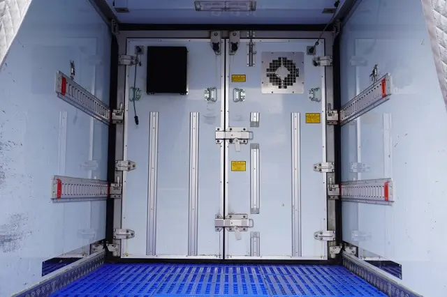 いすゞ エルフ TPG-NLR85AN(2WD)の写真27