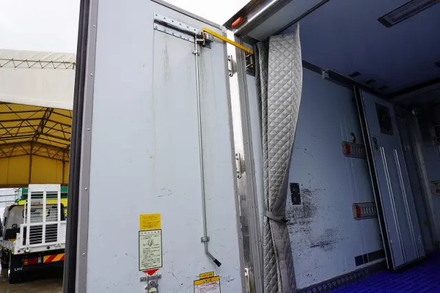 いすゞ エルフ TPG-NLR85AN(2WD)の写真29