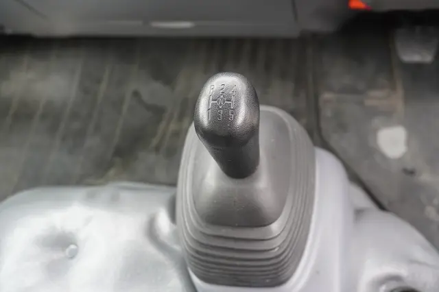 いすゞ エルフ TPG-NLR85AN(2WD)の写真34