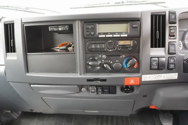 いすゞ エルフ TPG-NLR85AN(2WD)の写真35