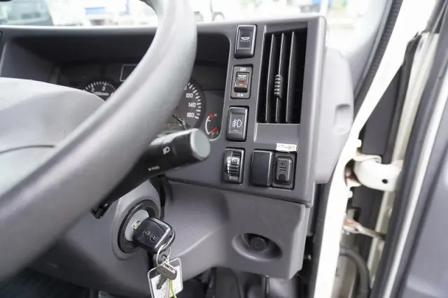 いすゞ エルフ TPG-NLR85AN(2WD)の写真38