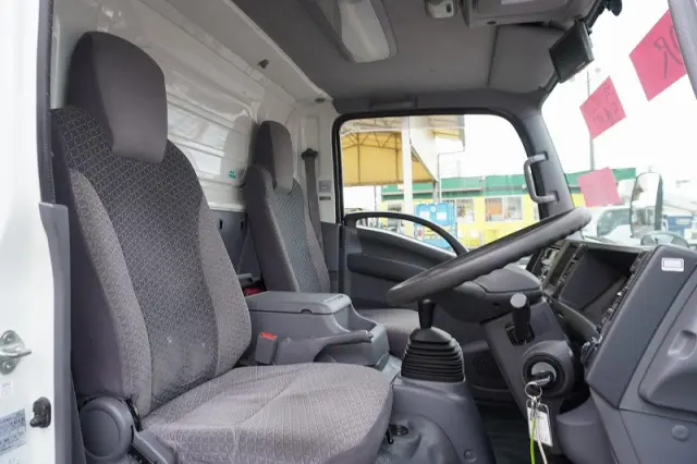 いすゞ エルフ TPG-NLR85AN(2WD)の写真40