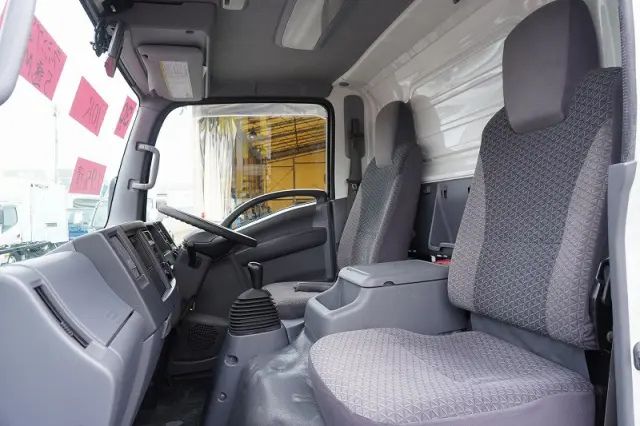 いすゞ エルフ TPG-NLR85AN(2WD)の写真43