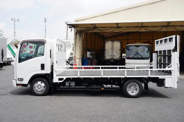 いすゞ エルフ 2RG-NPR88AR(2WD)の写真3