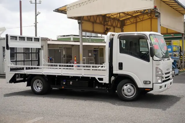 いすゞ エルフ 2RG-NPR88AR(2WD)の写真6