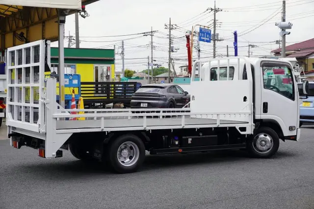 いすゞ エルフ 2RG-NPR88AR(2WD)の写真8