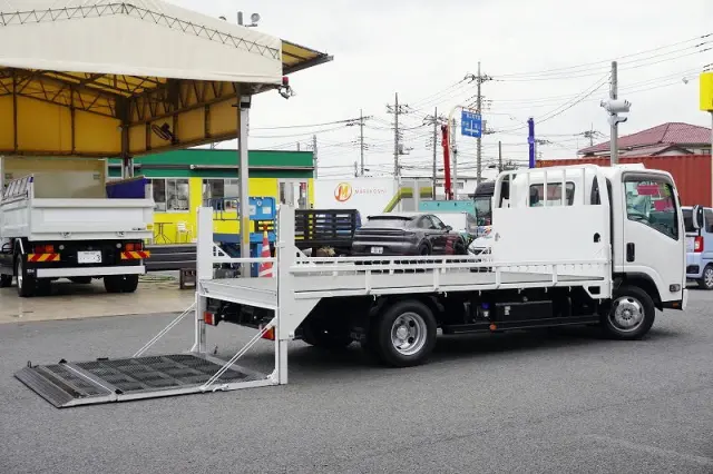 いすゞ エルフ 2RG-NPR88AR(2WD)の写真9