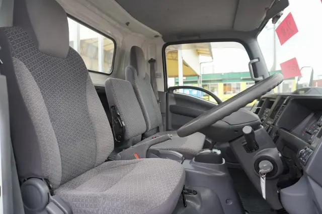 いすゞ エルフ 2RG-NPR88AR(2WD)の写真33