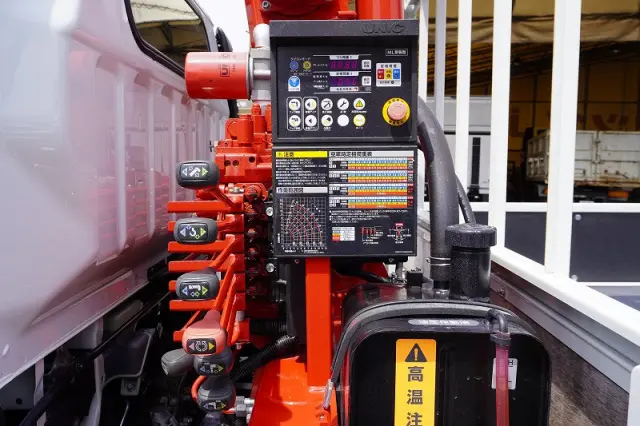 三菱 キャンター 2PG-FEB80(2WD)の写真30