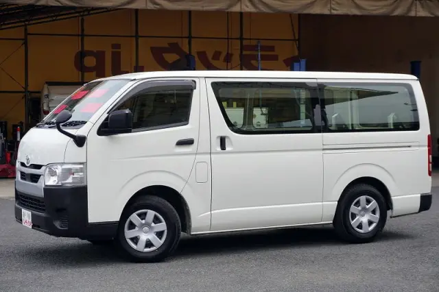 トヨタ ハイエースバン 3BF-TRH200V(2WD)の写真1