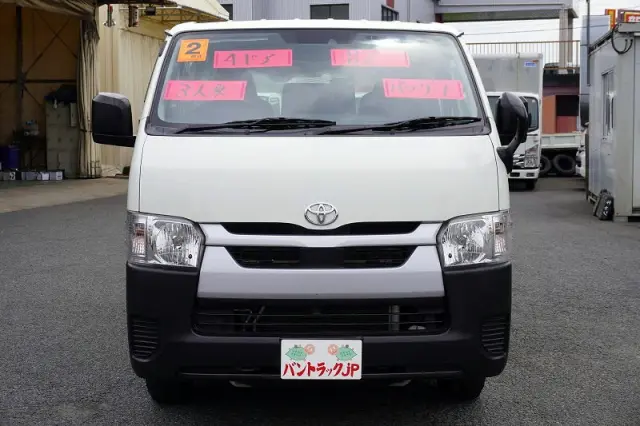 トヨタ ハイエースバン 3BF-TRH200V(2WD)の写真2