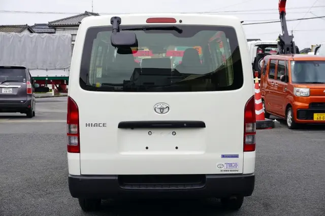 トヨタ ハイエースバン 3BF-TRH200V(2WD)の写真4