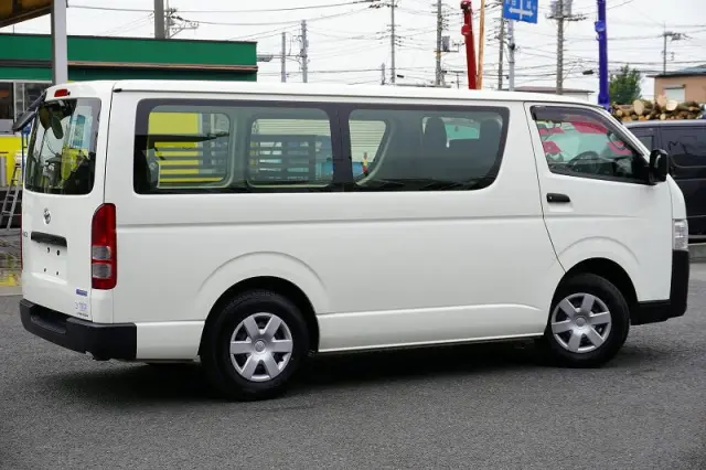 トヨタ ハイエースバン 3BF-TRH200V(2WD)の写真8