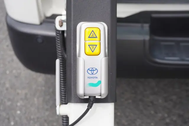 トヨタ ハイエースバン 3BF-TRH200V(2WD)の写真21