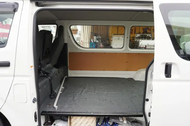 トヨタ ハイエースバン 3BF-TRH200V(2WD)の写真27