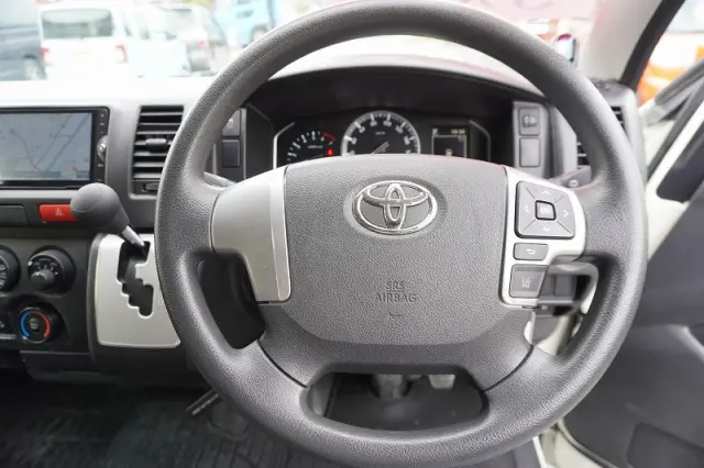 トヨタ ハイエースバン 3BF-TRH200V(2WD)の写真30