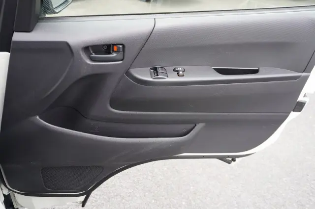 トヨタ ハイエースバン 3BF-TRH200V(2WD)の写真36
