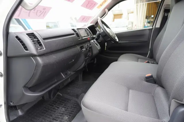 トヨタ ハイエースバン 3BF-TRH200V(2WD)の写真39