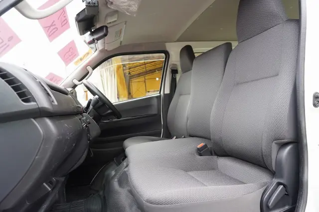 トヨタ ハイエースバン 3BF-TRH200V(2WD)の写真40