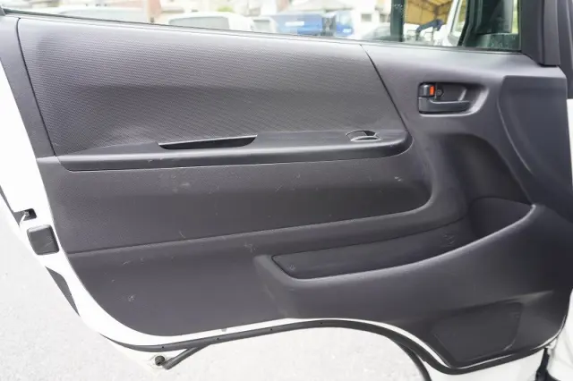 トヨタ ハイエースバン 3BF-TRH200V(2WD)の写真41