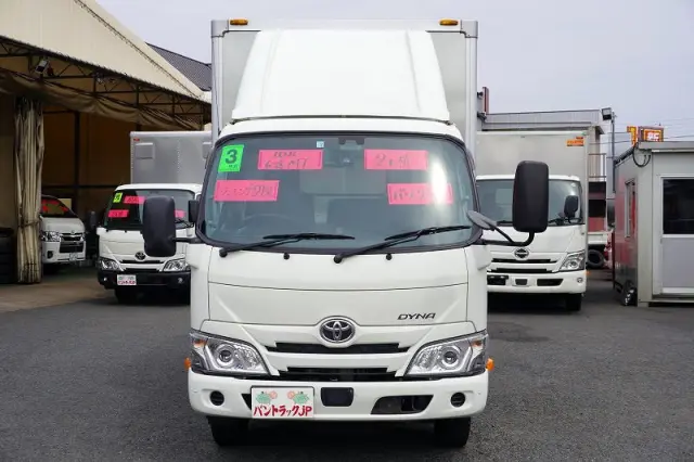 トヨタ ダイナ 2RG-XZU605(2WD)の写真2