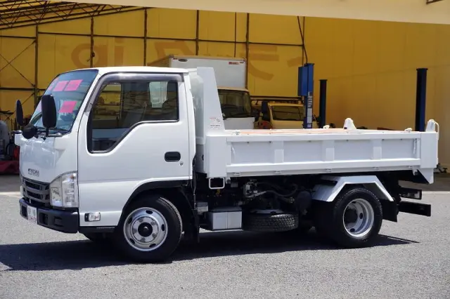 いすゞ エルフ TPG-NKR85AN(2WD)の写真1