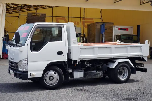 いすゞ エルフ TPG-NKR85AN(2WD)の写真1