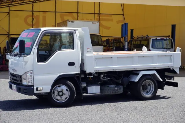 いすゞ エルフ TPG-NKR85AN(2WD)の写真1