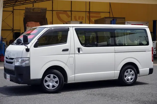 トヨタ ハイエースバン CBF-TRH200V(2WD)の写真1