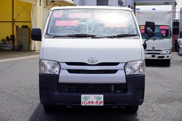 トヨタ ハイエースバン CBF-TRH200V(2WD)の写真2
