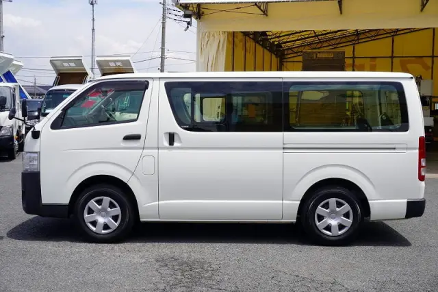 トヨタ ハイエースバン CBF-TRH200V(2WD)の写真3