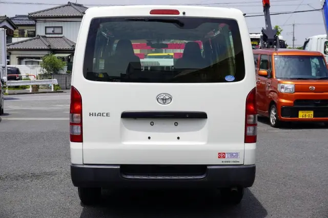 トヨタ ハイエースバン CBF-TRH200V(2WD)の写真4