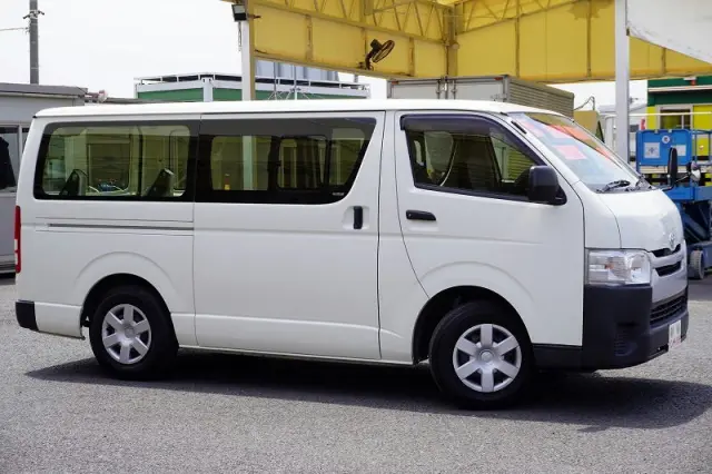 トヨタ ハイエースバン CBF-TRH200V(2WD)の写真6