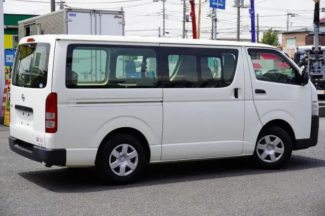 トヨタ ハイエースバン CBF-TRH200V(2WD)の写真8