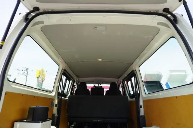 トヨタ ハイエースバン CBF-TRH200V(2WD)の写真17