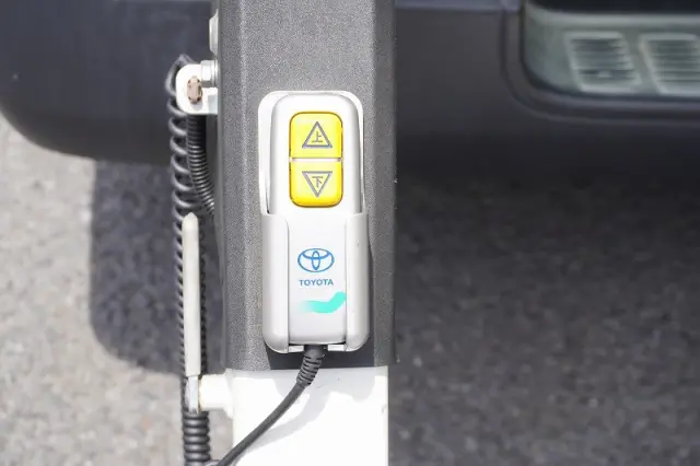 トヨタ ハイエースバン CBF-TRH200V(2WD)の写真20