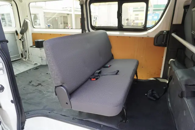 トヨタ ハイエースバン CBF-TRH200V(2WD)の写真28