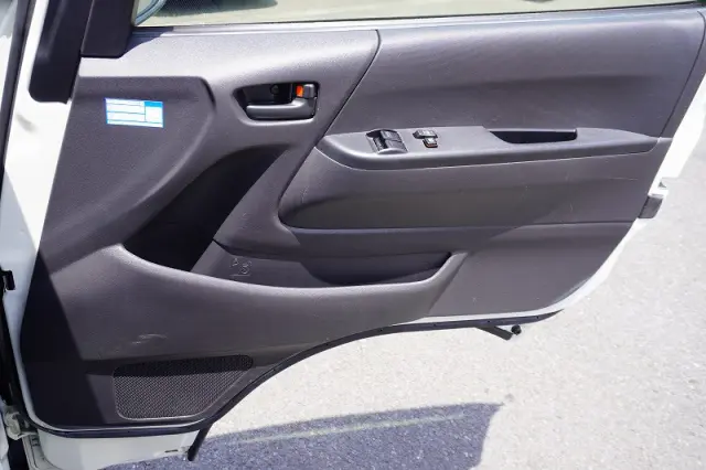 トヨタ ハイエースバン CBF-TRH200V(2WD)の写真36