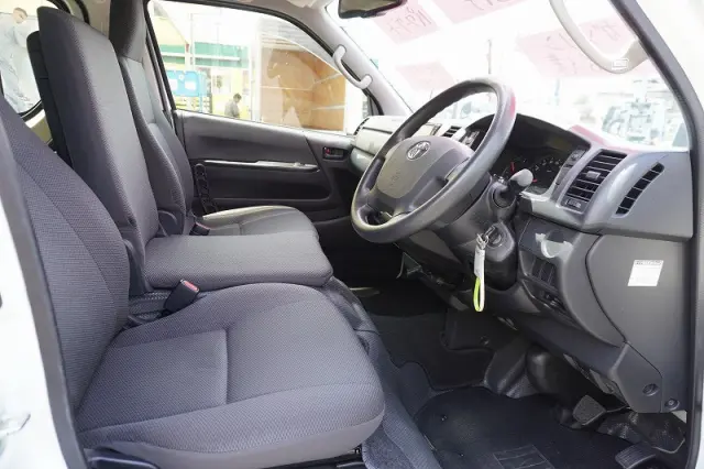 トヨタ ハイエースバン CBF-TRH200V(2WD)の写真38