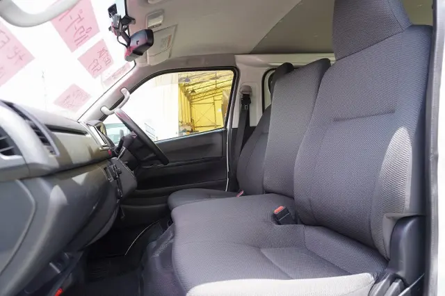トヨタ ハイエースバン CBF-TRH200V(2WD)の写真40
