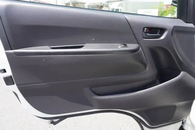 トヨタ ハイエースバン CBF-TRH200V(2WD)の写真41