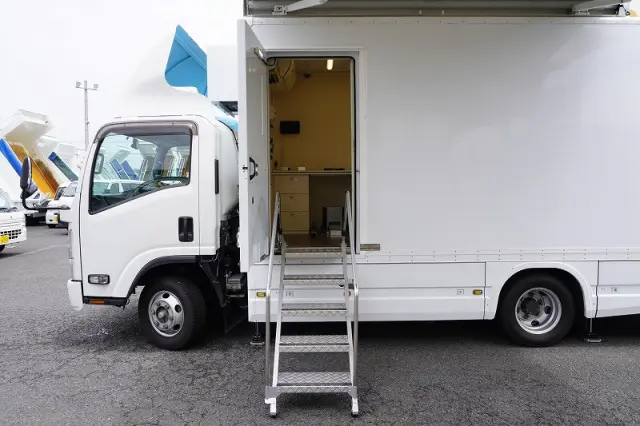 いすゞ エルフ TPG-NPS85AN(4WD)の写真19