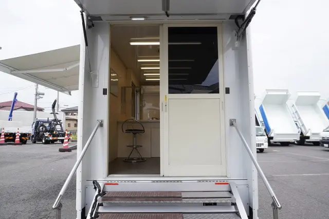 いすゞ エルフ TPG-NPS85AN(4WD)の写真22