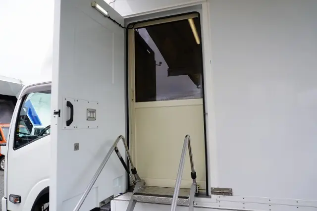 いすゞ エルフ TPG-NPS85AN(4WD)の写真33