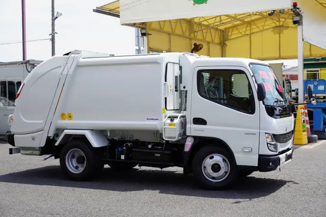 三菱 キャンター 2RG-FEAV0(2WD)の写真6